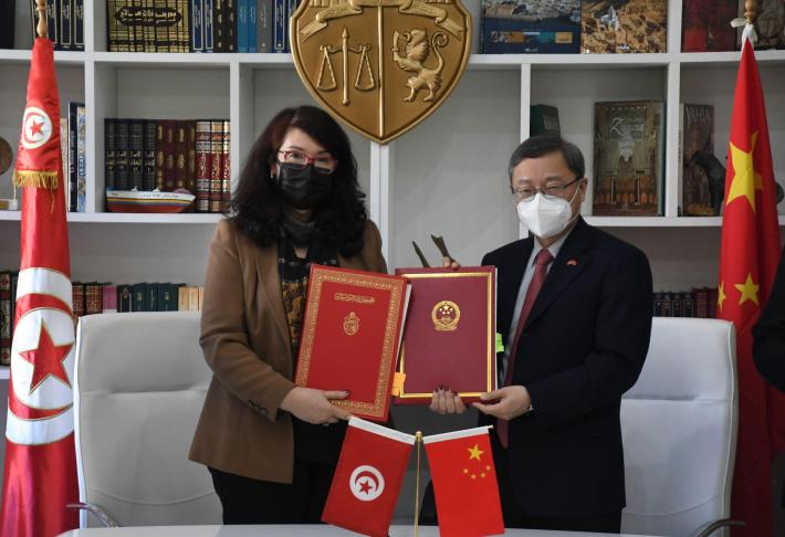 Tunisian Culture Minister Hayet Guermazi (left) and Chinese Ambassador to Tunisia Zhang Jianguo attend the signing ceremony of the Tunisia-China Cultural Cooperation Protocol in Tunis, Tunisia, on Feb. 18, 2022.